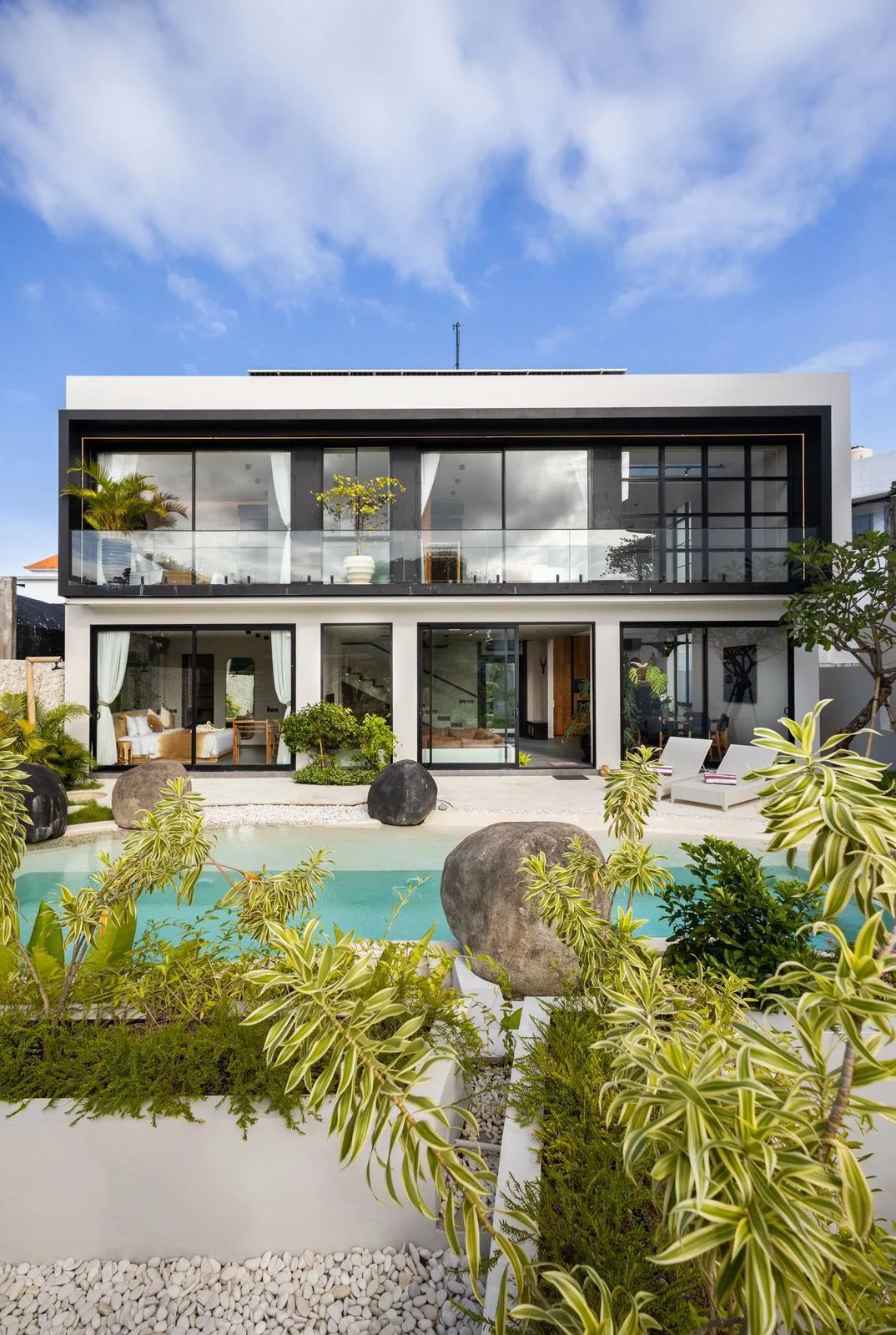 BRAND NEW 6 BEDROOM VILLA FOR SALE AND RENT IN BALI PERERENAN — image 1 of 7
