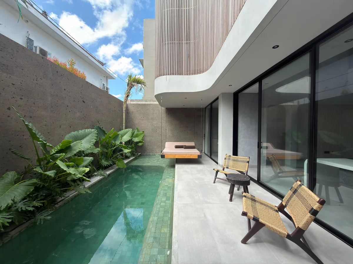 Super Brand New Luxury 3 Bedrooms Villa in the Heart of Batu Bolong, Canggu — image 1 of 12