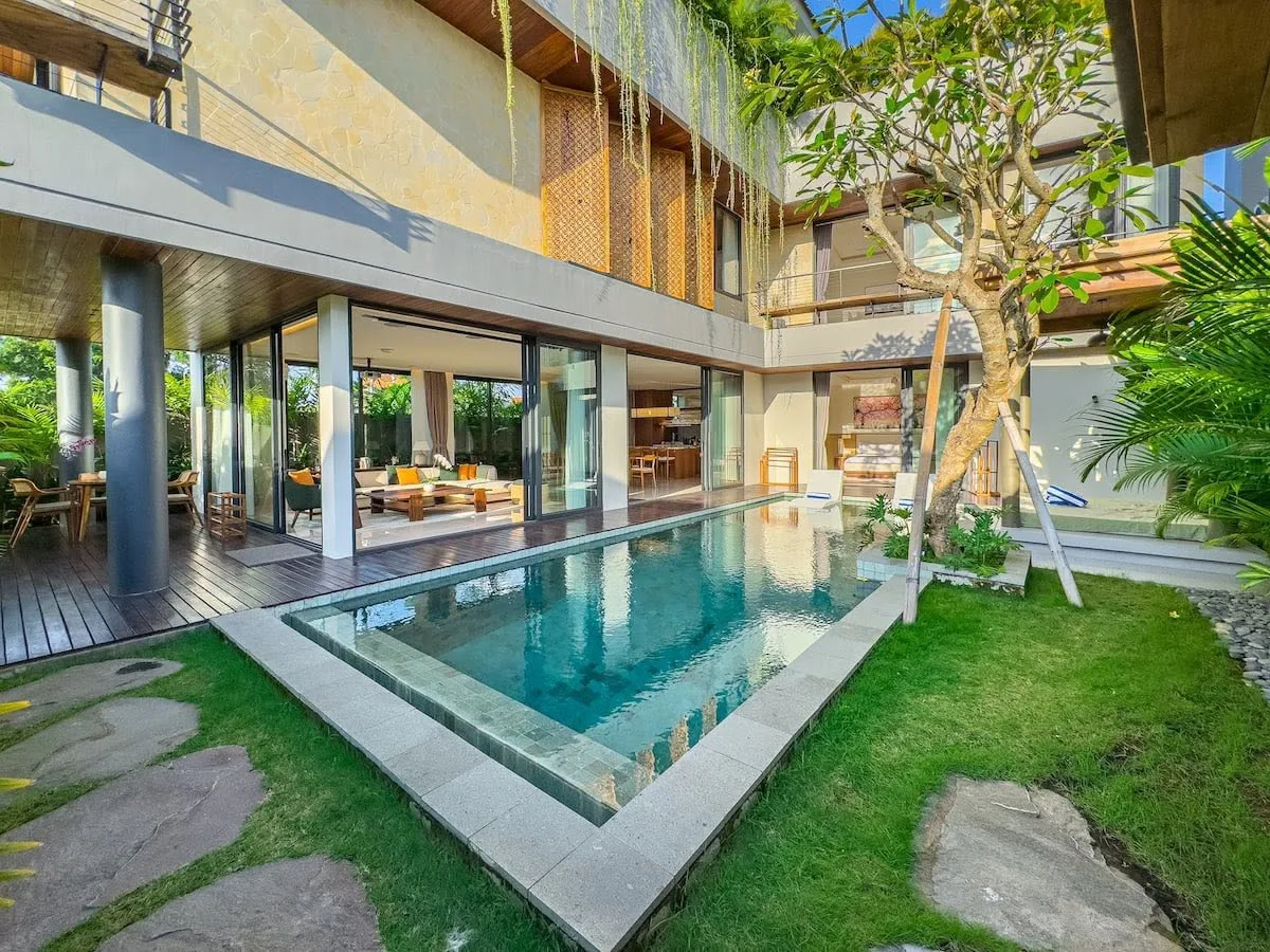 Luxury 4-Bedroom Residence with Rooftop Sunset Views & Private Cinema — image 1 of 16