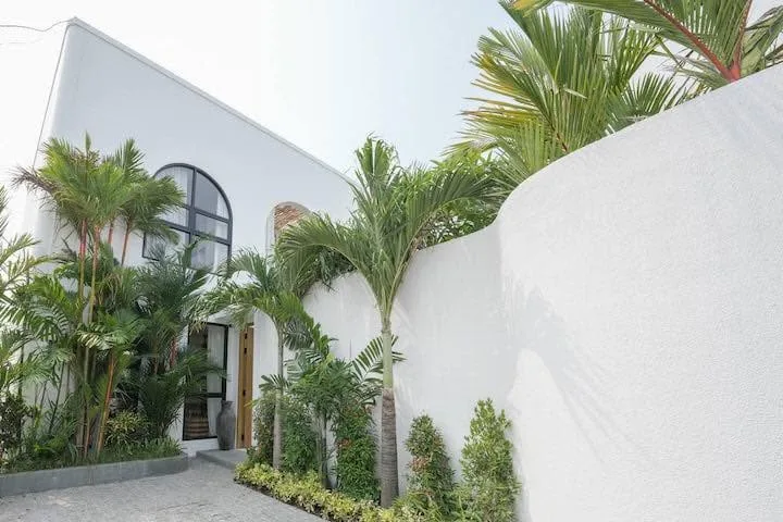 The White House Umalas — image 1 of 18