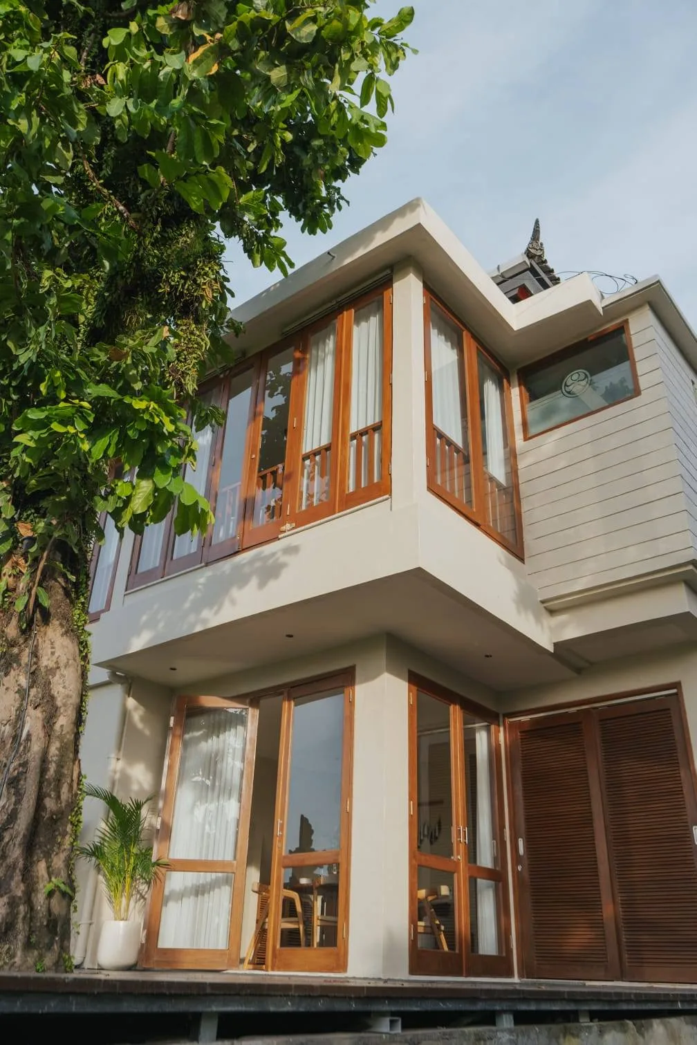 MODERN TROPICAL 2BR HOUSE IN CANGGU — image 1 of 11