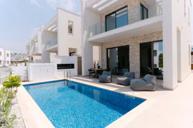 Rare Beachfront 4 bedroom luxury villa in Paphos — image 1 of 6