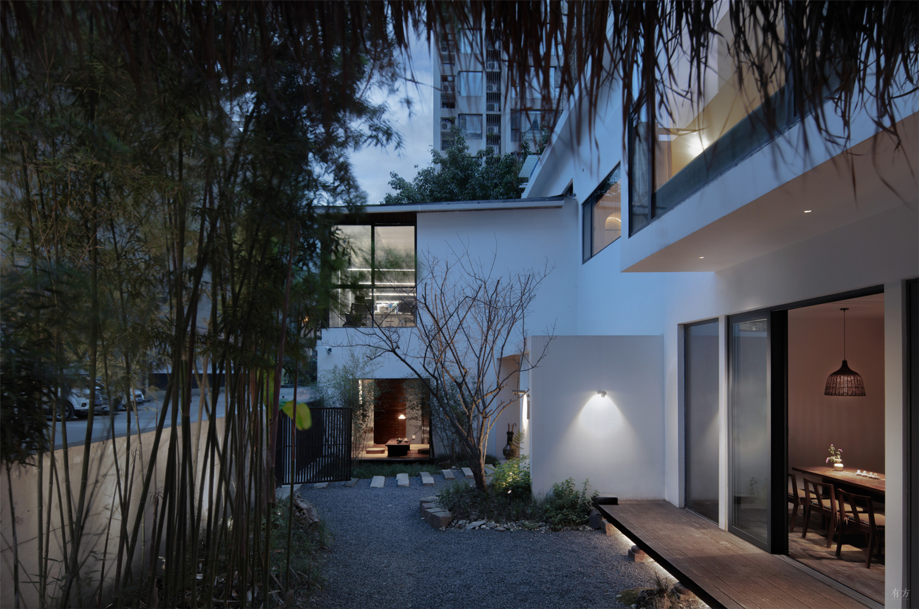 Courtyard as a pause and orientation point